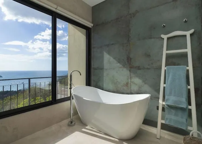 Luxury Ocean View Villa *